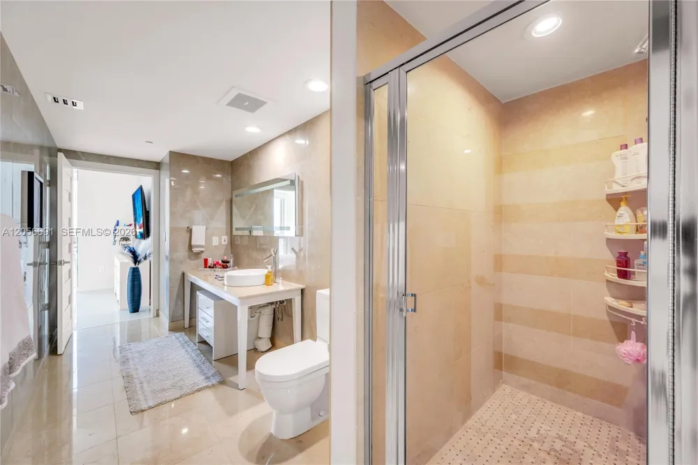 495 Brickell Ave #3702 Miami, FL 33131