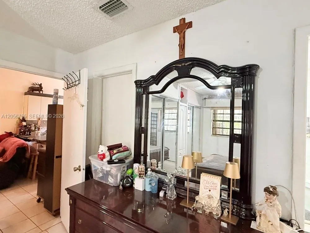 5941 W 20th Ln Hialeah, FL 33016