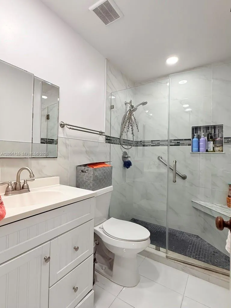 5941 W 20th Ln Hialeah, FL 33016