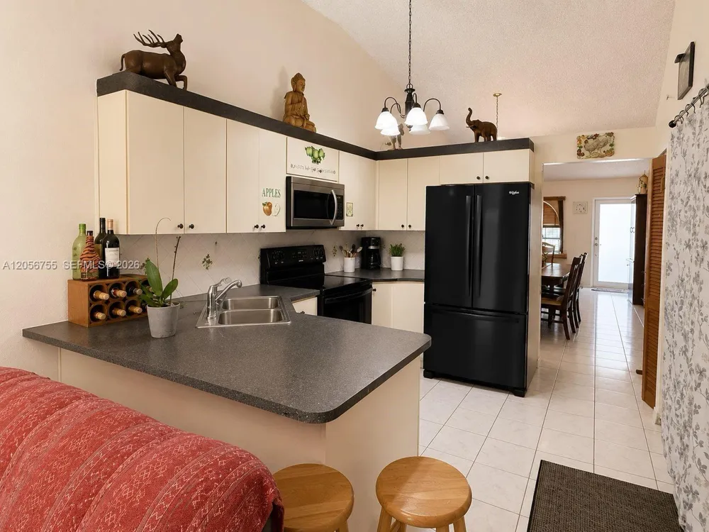 5941 W 20th Ln Hialeah, FL 33016