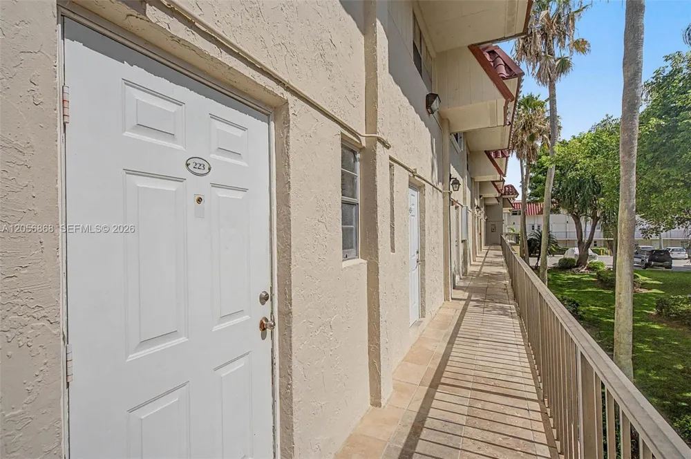6709 Kendall Dr #223 Pinecrest, FL 33156