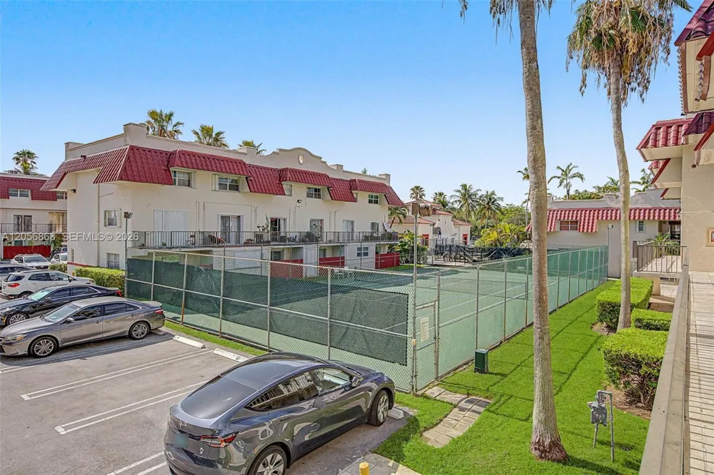 6709 Kendall Dr #223 Pinecrest, FL 33156