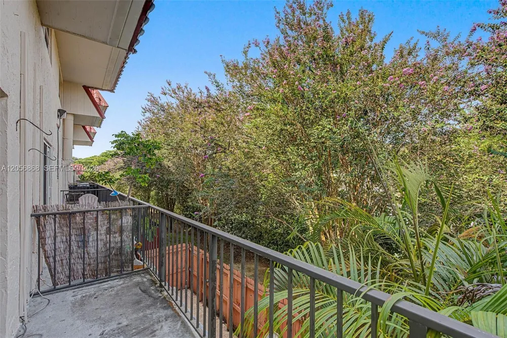 6709 Kendall Dr #223 Pinecrest, FL 33156