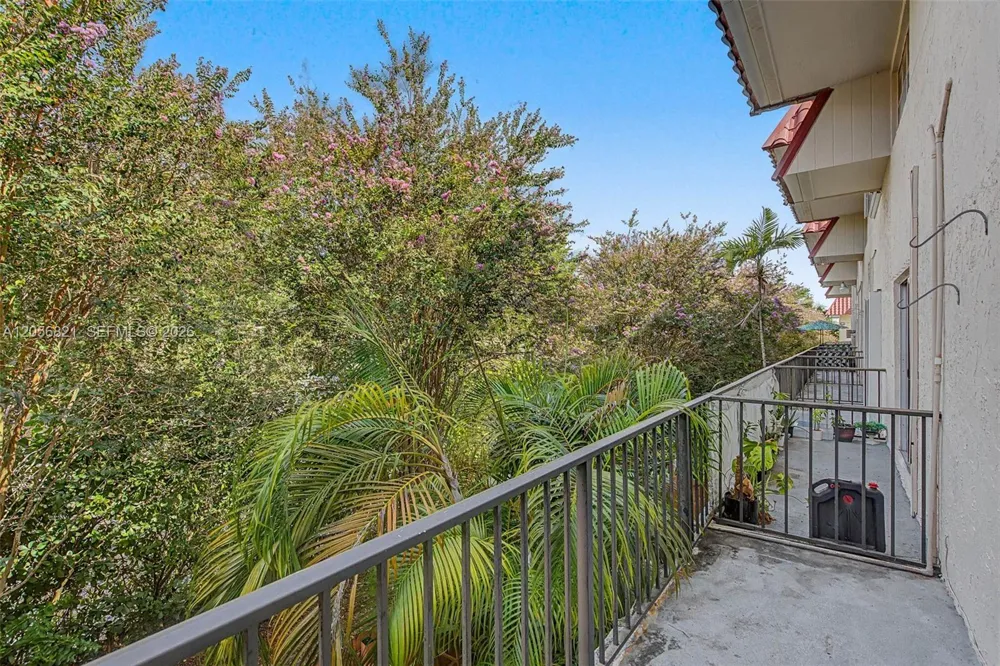 6709 Kendall Dr #223 Pinecrest, FL 33156