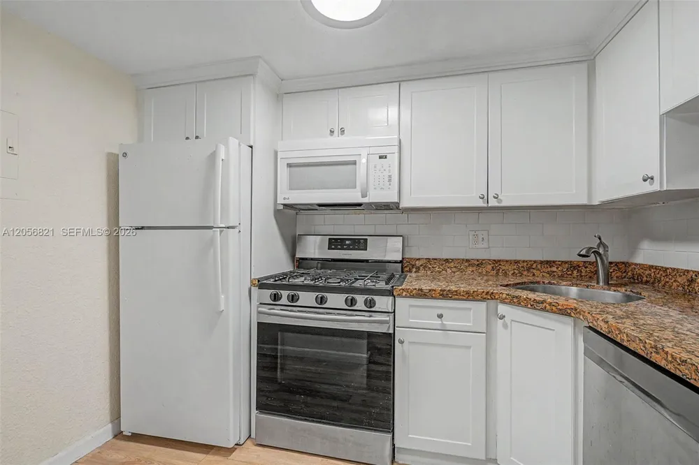 6709 Kendall Dr #223 Pinecrest, FL 33156