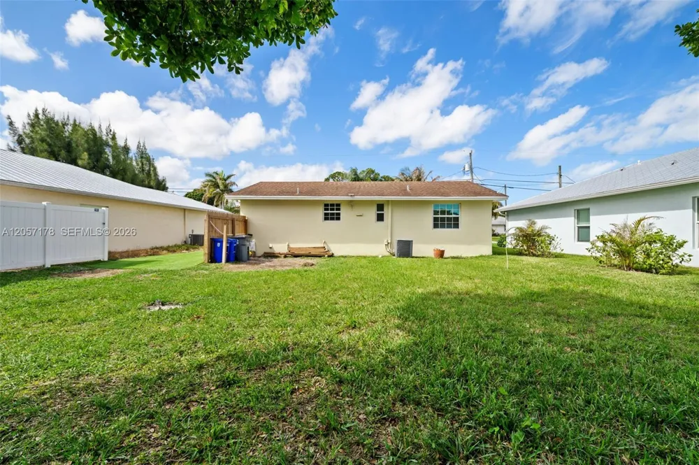 6894 3rd St Jupiter, FL 33458