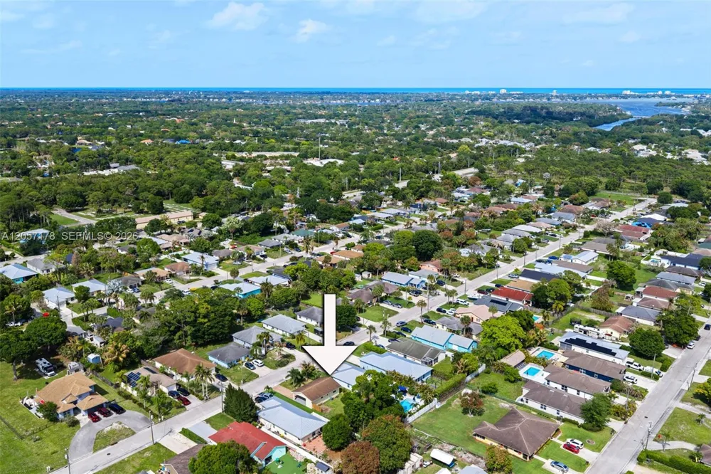 6894 3rd St Jupiter, FL 33458