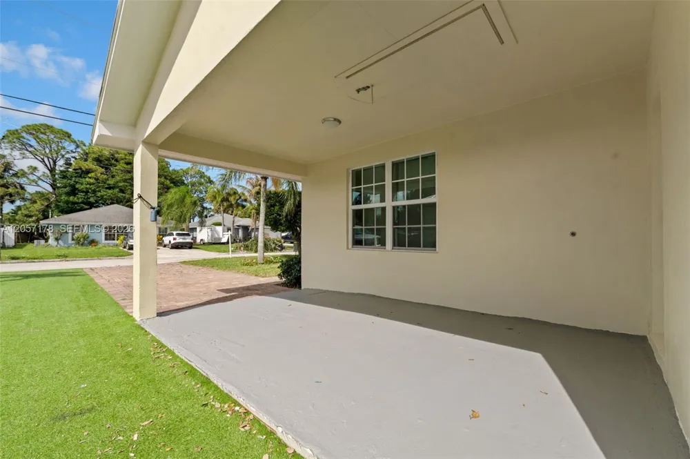 6894 3rd St Jupiter, FL 33458