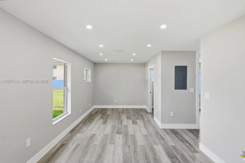 2288 W 4th Ct Hialeah, FL 33010