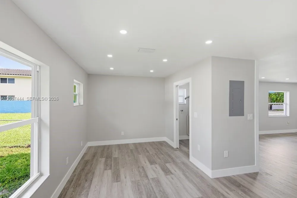 2288 W 4th Ct Hialeah, FL 33010