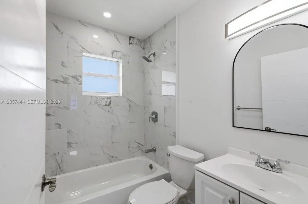 2288 W 4th Ct Hialeah, FL 33010