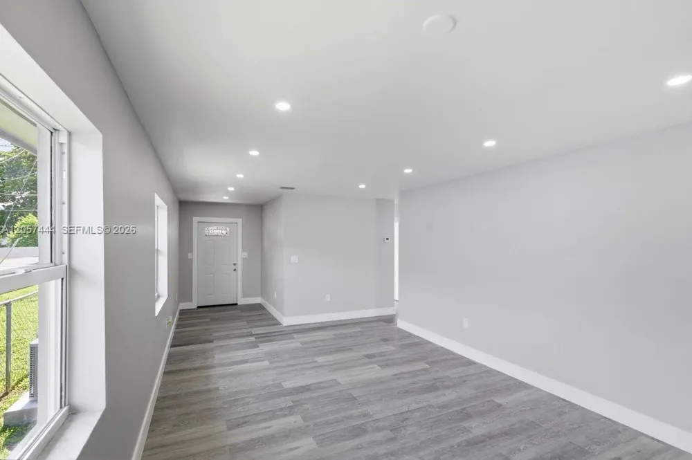 2288 W 4th Ct Hialeah, FL 33010