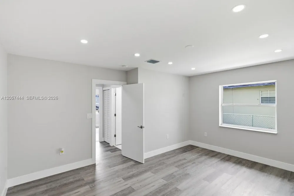 2288 W 4th Ct Hialeah, FL 33010