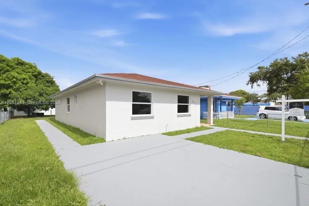 2288 W 4th Ct Hialeah, FL 33010