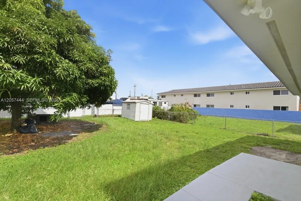 2288 W 4th Ct Hialeah, FL 33010