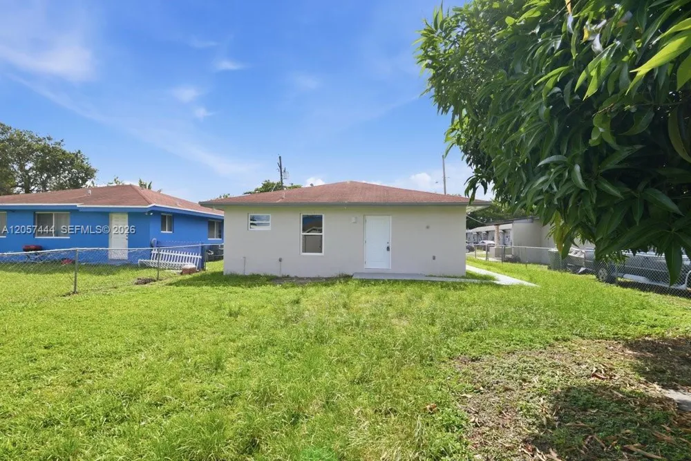 2288 W 4th Ct Hialeah, FL 33010