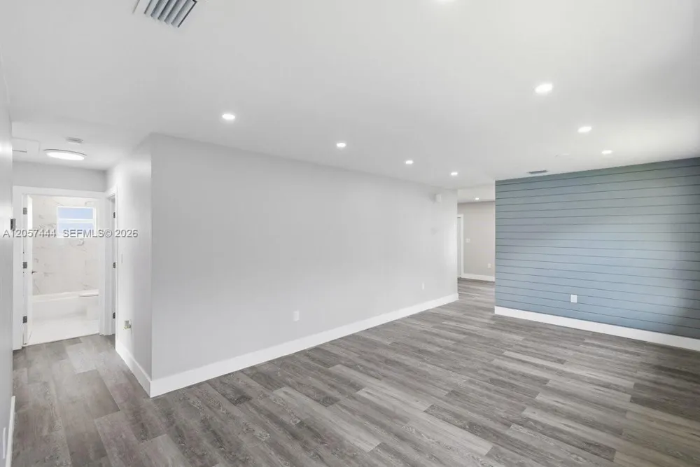 2288 W 4th Ct Hialeah, FL 33010
