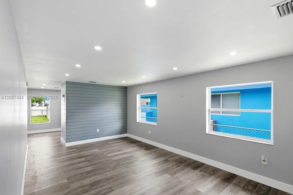 2288 W 4th Ct Hialeah, FL 33010