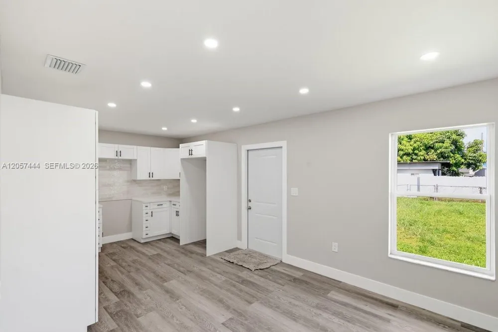 2288 W 4th Ct Hialeah, FL 33010
