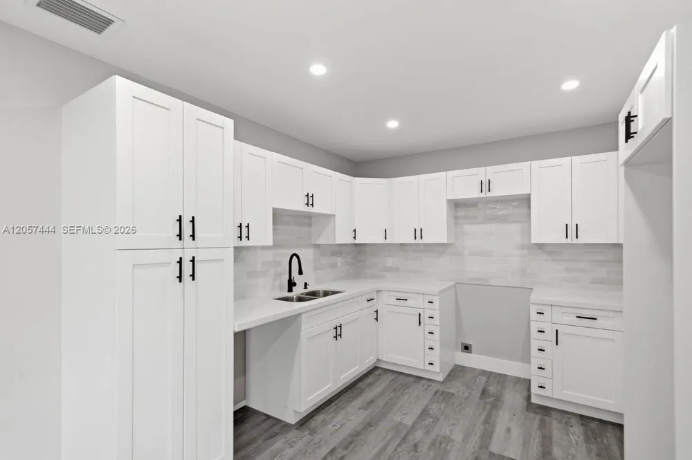 2288 W 4th Ct Hialeah, FL 33010