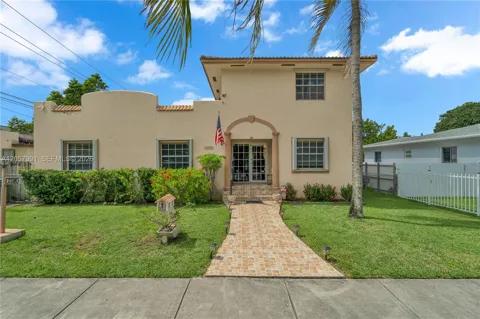 2204 SW 11th Ter
