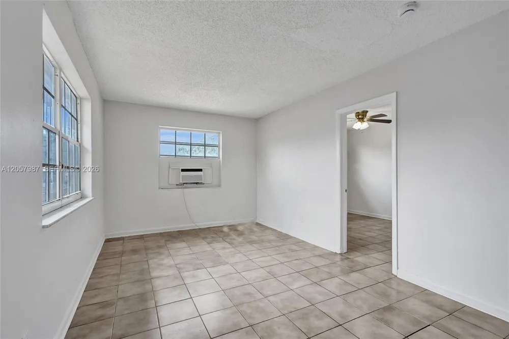 2525 Superior St #4 Opa-Locka, FL 33054