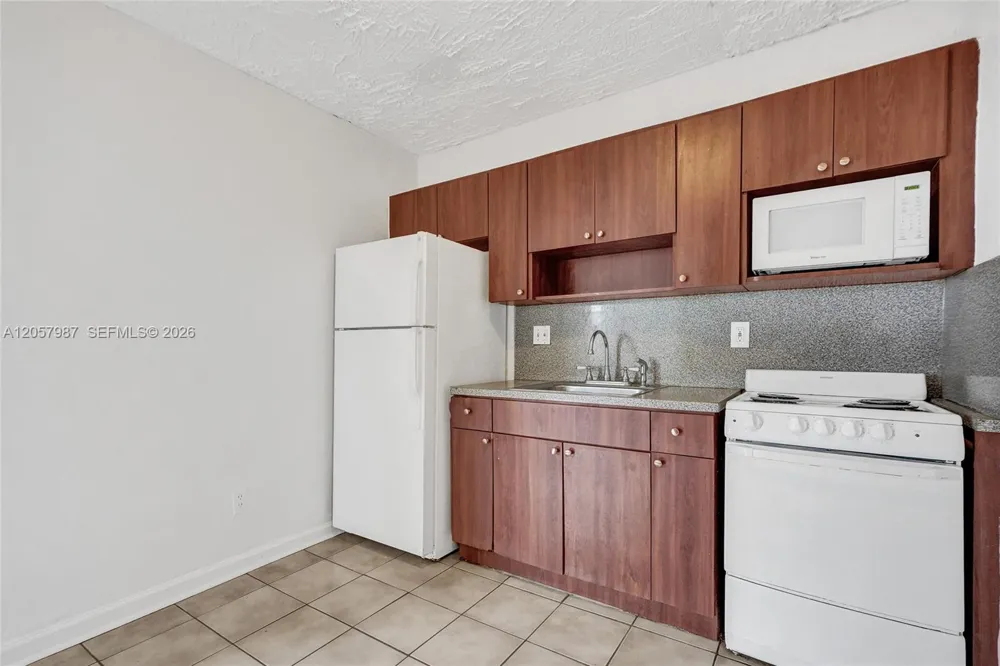 2525 Superior St #4 Opa-Locka, FL 33054
