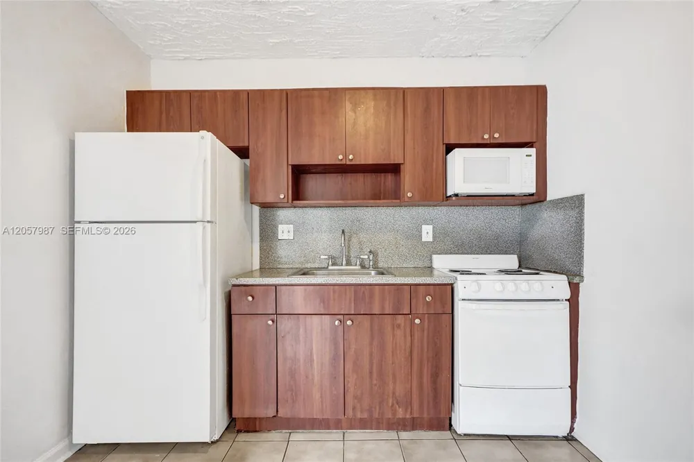 2525 Superior St #4 Opa-Locka, FL 33054