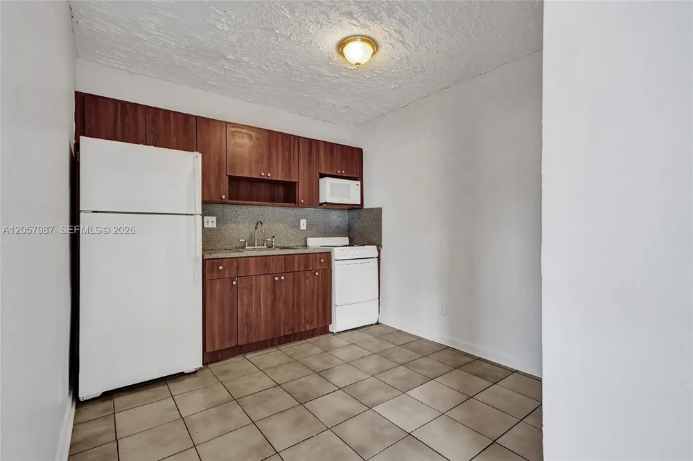 2525 Superior St #4 Opa-Locka, FL 33054