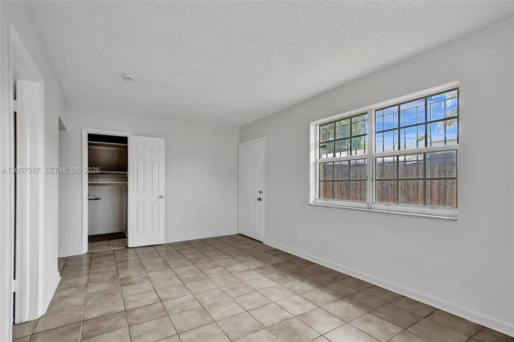 2525 Superior St #4 Opa-Locka, FL 33054