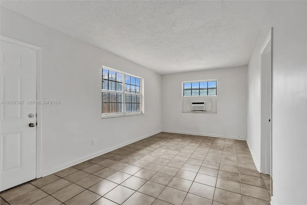 2525 Superior St #4 Opa-Locka, FL 33054