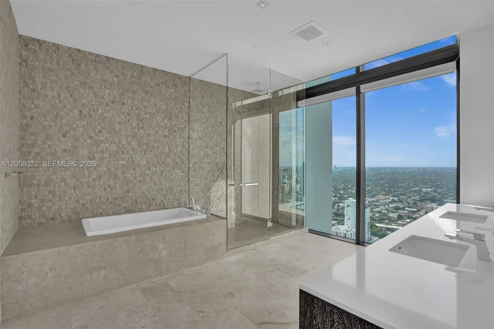 88 SW 7th St #4011 Miami, FL 33130