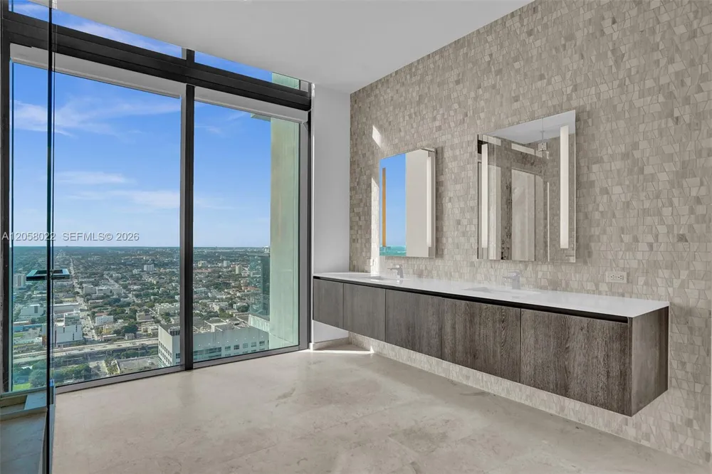 88 SW 7th St #4011 Miami, FL 33130