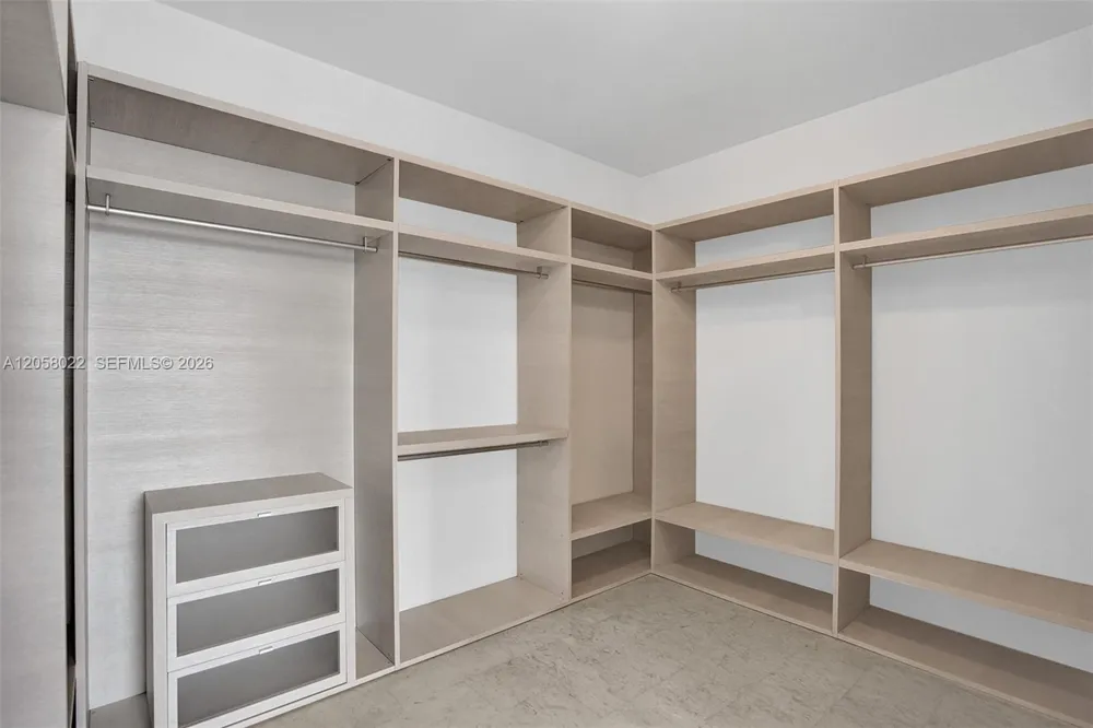 88 SW 7th St #4011 Miami, FL 33130