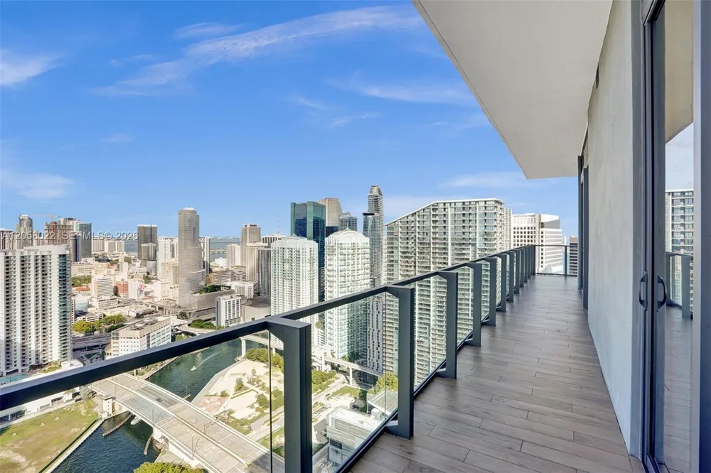 88 SW 7th St #4011 Miami, FL 33130