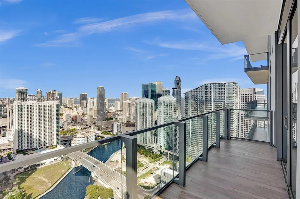 88 SW 7th St #4011 Miami, FL 33130