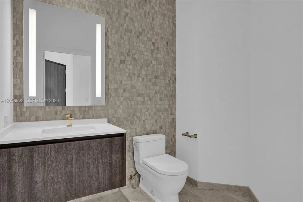 88 SW 7th St #4011 Miami, FL 33130