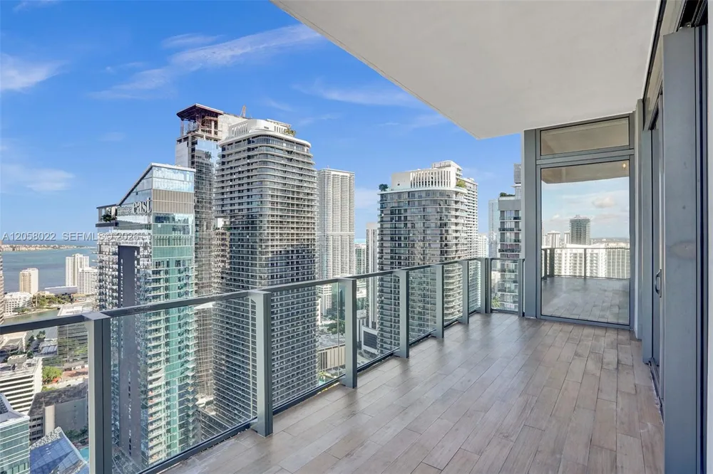88 SW 7th St #4011 Miami, FL 33130