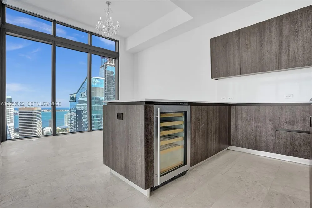 88 SW 7th St #4011 Miami, FL 33130
