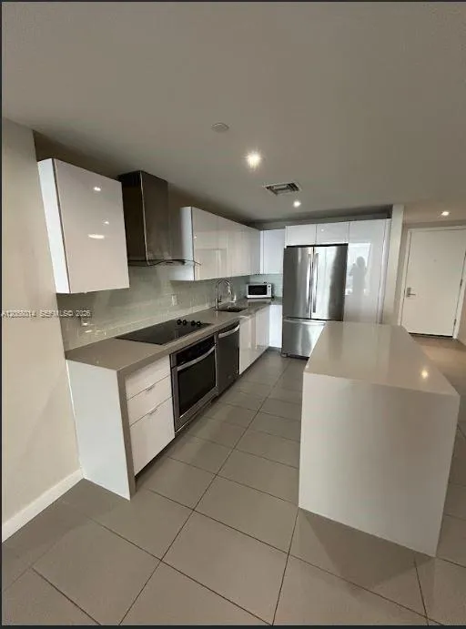 1600 NE 1st Ave #2811 Miami, FL 33132