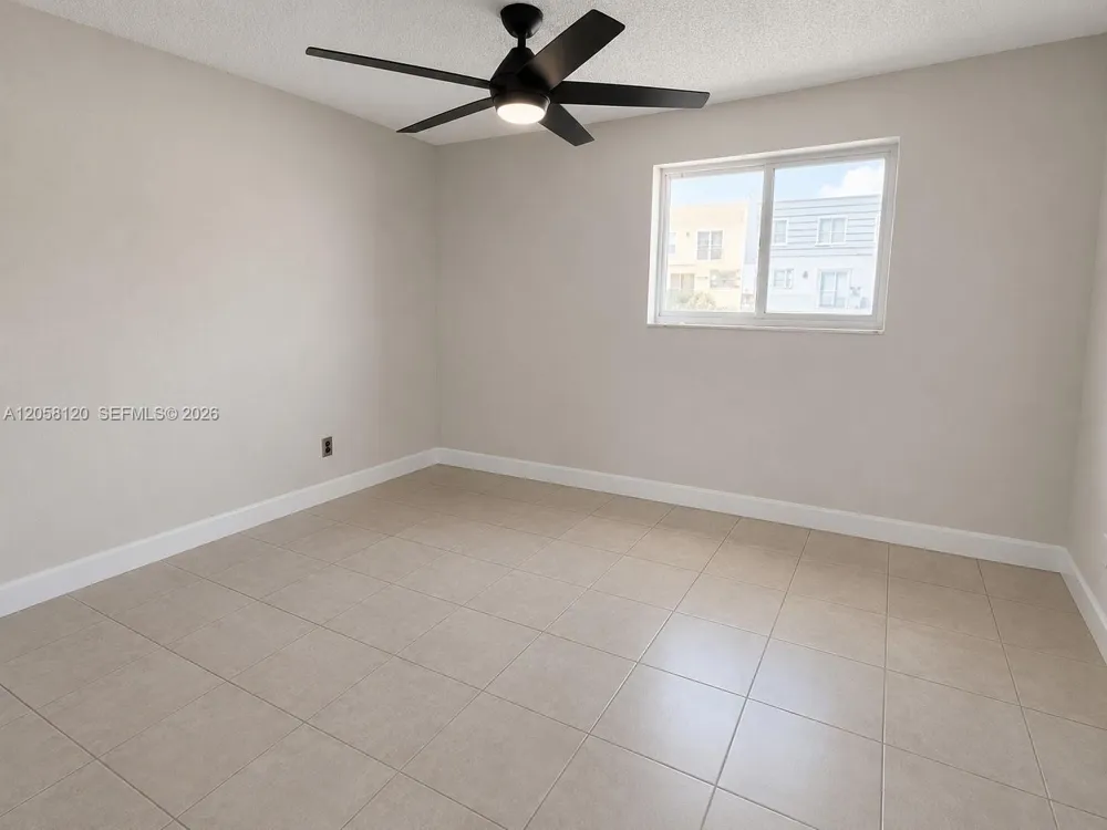 932 W 80th Pl #0 Hialeah, FL 33014