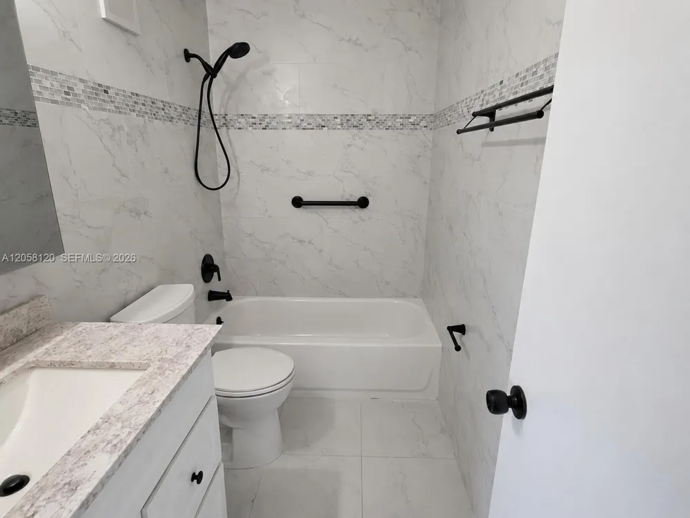 932 W 80th Pl #0 Hialeah, FL 33014