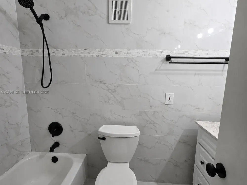 932 W 80th Pl #0 Hialeah, FL 33014