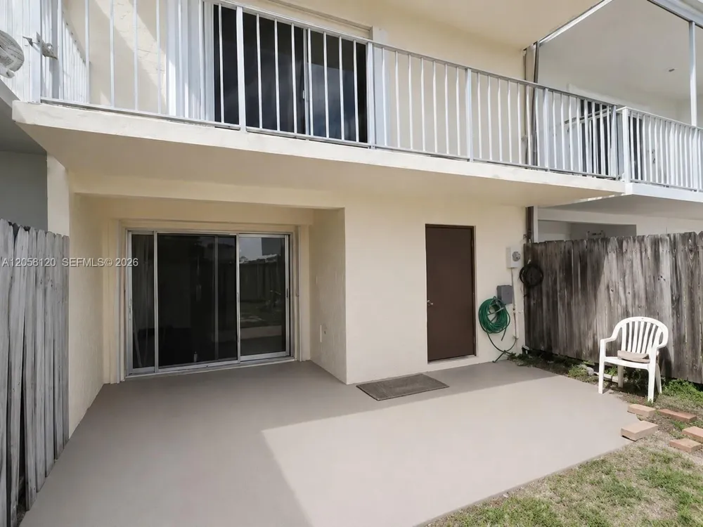 932 W 80th Pl #0 Hialeah, FL 33014