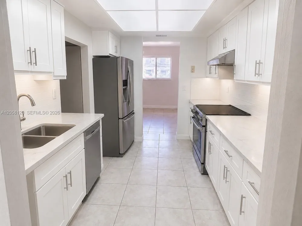 932 W 80th Pl #0 Hialeah, FL 33014