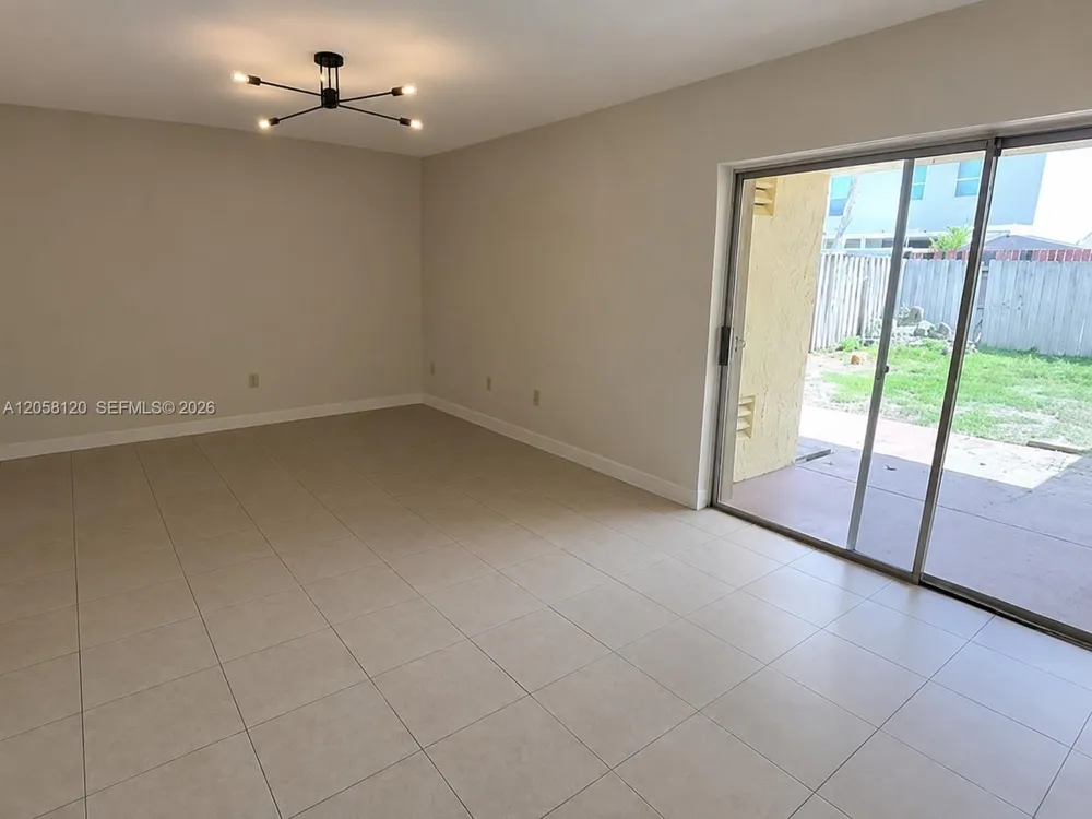 932 W 80th Pl #0 Hialeah, FL 33014