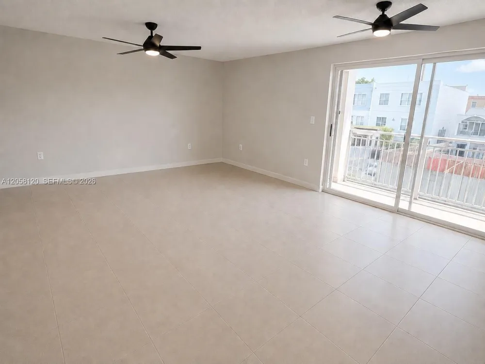 932 W 80th Pl #0 Hialeah, FL 33014