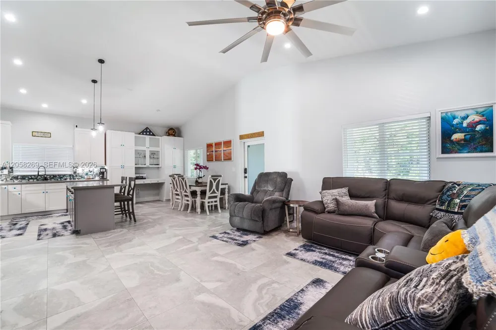 811 La Paloma Rd Key Largo, FL 33037