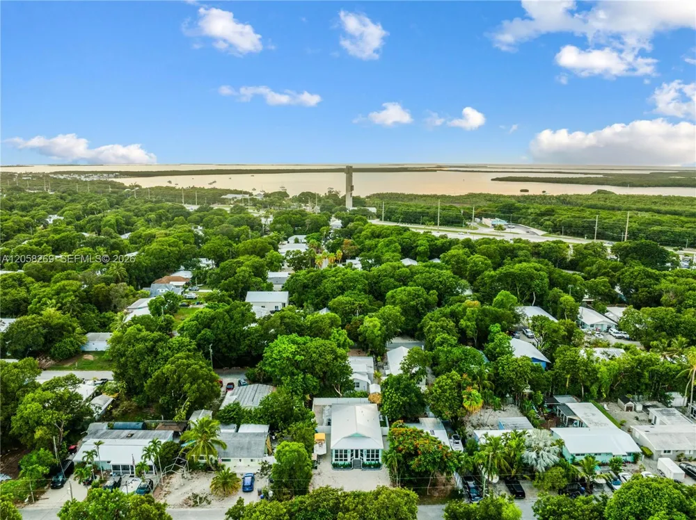 811 La Paloma Rd Key Largo, FL 33037