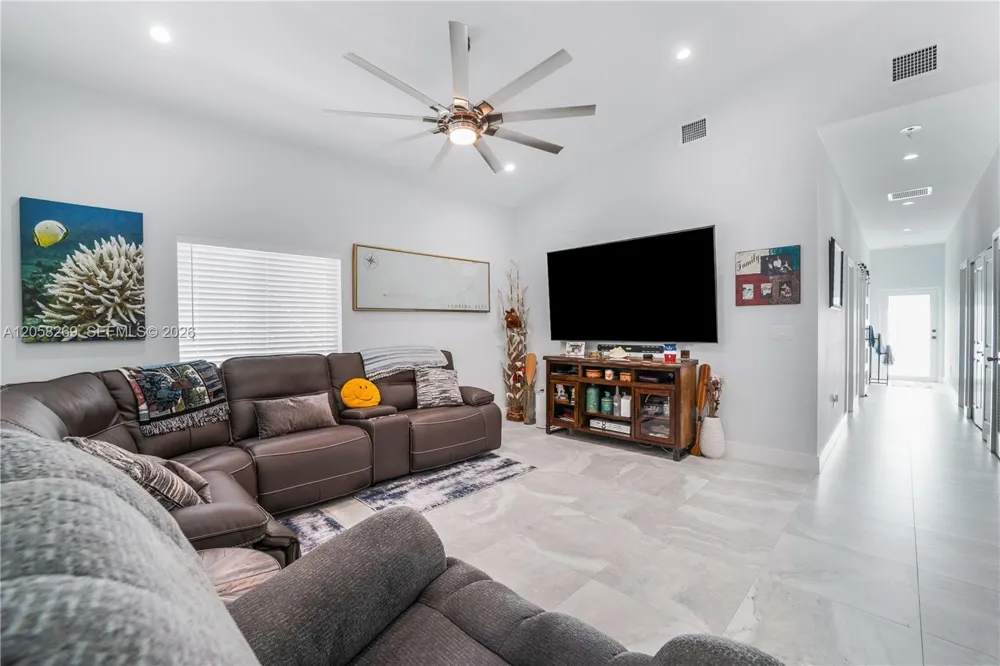 811 La Paloma Rd Key Largo, FL 33037